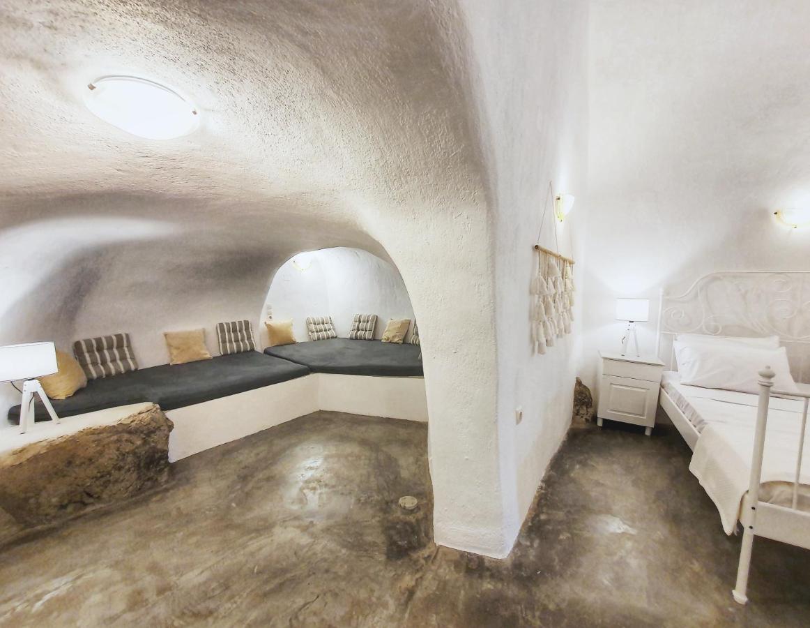 Navita Cave Houses Fira  Exterior photo